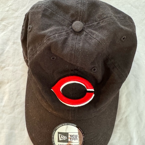 Cincinnati Reds, new era, casual classic adjustable closure strap, soft cap. - Picture 2 of 11